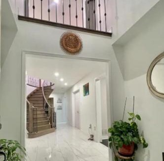 Whitby House | GTA Cozy Queen Bedroom Retreat