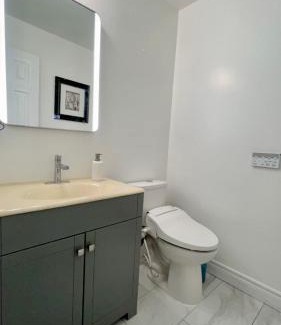 Whitby House | GTA Cozy Queen Bedroom Retreat