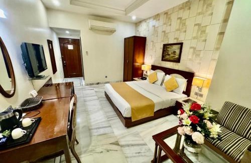 Karol Bagh Hotel | GTB Florence Inn, 2min walk from Karol Bagh Metro