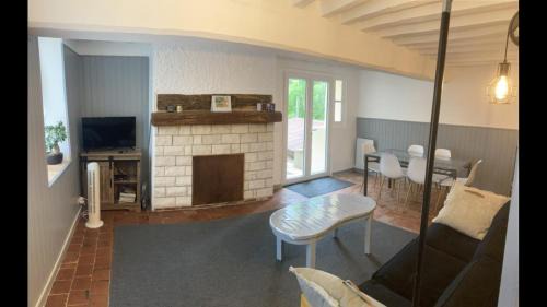 Dampierre-sous-Bouhy House | Guédelon 10 min Linge fourni Gîte MGB