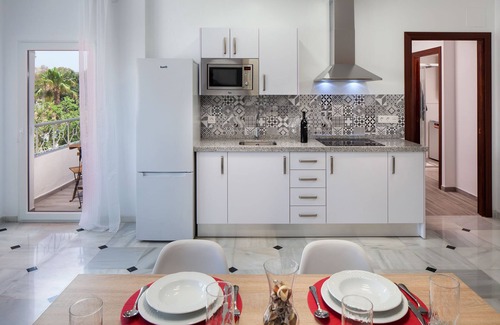 El Molinillo Apartment | Guadalmedina Apartment, Newly Refurbished, Quiet, Wifi, A/C, Near the Center.
