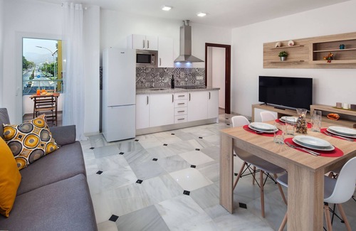 El Molinillo Apartment | Guadalmedina Apartment, Newly Refurbished, Quiet, Wifi, A/C, Near the Center.