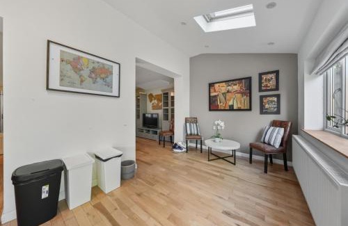 Kenley Apartment | Guadalupe Home in South London