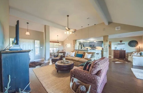 Spring Branch House | Guadalupe River Escape - A Quiet Retreat with Amazing Views