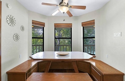 Seguin House | Guadalupe Riverfront/Sleeps 20/Kayaks/Shuffleboard/Fishing/Tubing/Poker Table