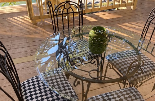 Seguin House | Guadalupe Riverfront/Sleeps 20/Kayaks/Shuffleboard/Fishing/Tubing/Poker Table