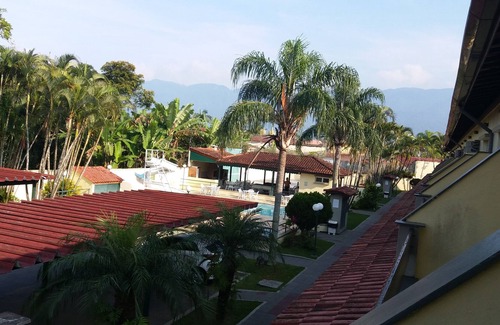 Vila Clais Condo | Guaraciaba gated community house with pool 200m from the sea