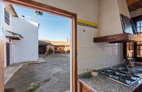 Alcaraz Cottage | Guard House with Spa and shared pool for 4