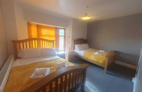 Six Bells House | Guardian View