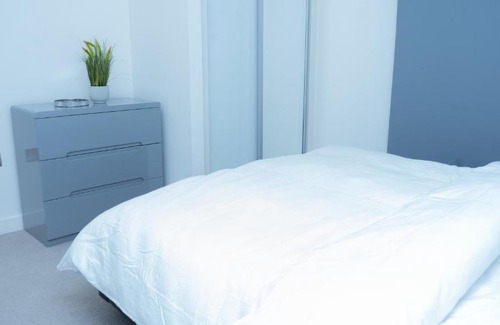 Newham Apartment | Guerneville 1 Bedroom Luxury Apartment Royal Wharf by ExCeL Exhibition Centre