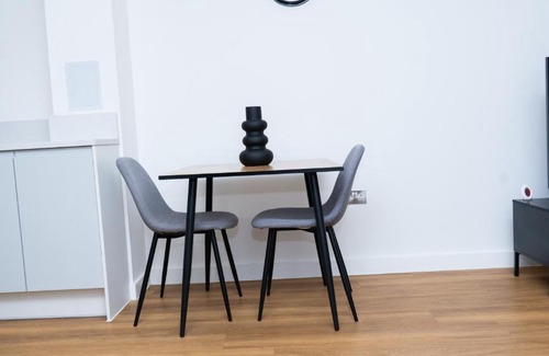 Newham Apartment | Guerneville 1 Bedroom Luxury Apartment Royal Wharf by ExCeL Exhibition Centre