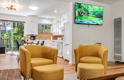 Guerneville House | Guerneville Escape:Top of Redwoods!Contemporary & Magical Vibe!lHtTb/WIFI/Pup
