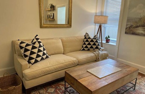 Roxborough-Manayunk Apartment | Guest Apartment In Row Home With Backyard Patio