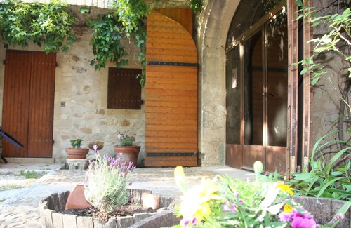 Saint-Victor-la-Coste Cottage | GUEST AREA CLAMP BIAU