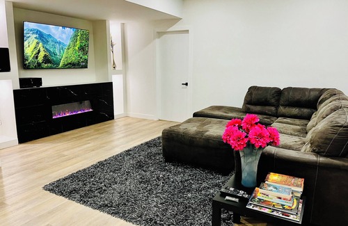 West St. Paul House | Guest Basement Suite on River