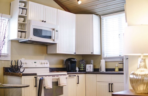 Weaverville Cottage | Guest Cottage in Downtown Weaverville