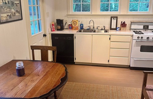 Woodville Cottage | Guest Cottage on the grounds of Jefferson Davis’s Historic Rosemont Plantation