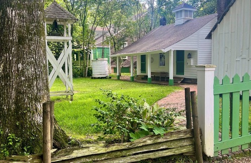 Woodville Cottage | Guest Cottage on the grounds of Jefferson Davis’s Historic Rosemont Plantation