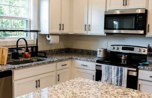 Clarksville House | Guest Favorite! Luxury Downtown Townhouse