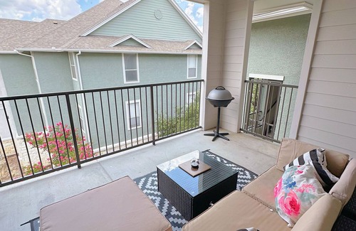 Vance Jackson Apartment | Guest Favorite - Medical area - 10 minutes from Downtown
