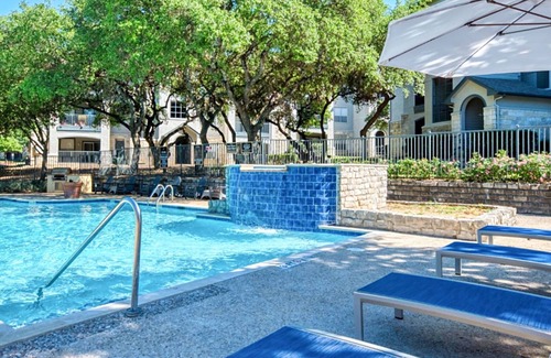 Vance Jackson Apartment | Guest Favorite - Medical area - 10 minutes from Downtown