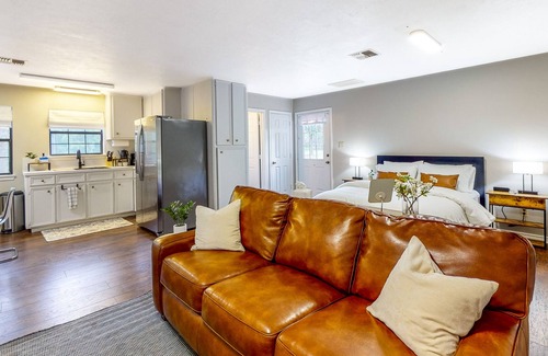 Bellville Cabin | Guest home on 14 acres - vineyards, pond & trails - newly updated kitchenette