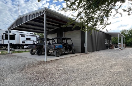Graham House | Guest Home on Lake Godstone