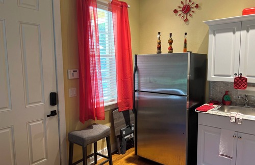 Hunt Club Apartment | Guest House 1-bedroom with WiFi and AC in amazing West Palm Beach