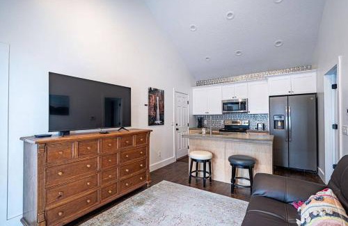 Bountiful Villa | Guest House - 1 bedroom North Salt Lake Stay
