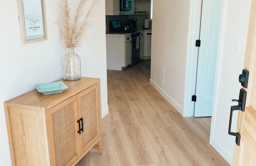 Alta Mesa House | Guest house 1 mi. to State St. & beach! Mountain views, BBQ, fire pit, patio