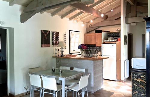 Ustaritz House | Guest house, 15 minutes from the beaches, quiet, beautiful mountain views, WIFI