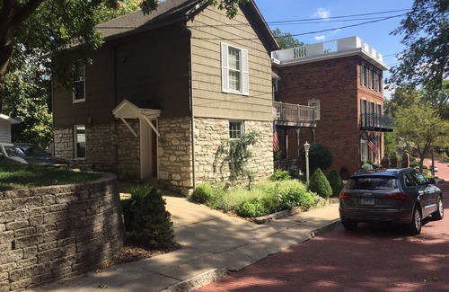 Alton House | Guest House 632 Summit Street