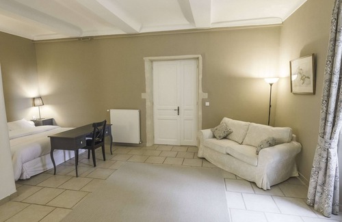 Colonzelle House | Guest House 'Albâtre' with Shared Pool, Shared Terrace and Wi-Fi
