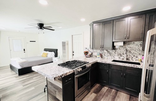 Atascadero House | Guest House Amongst the Oaks with Pool, Close to Town