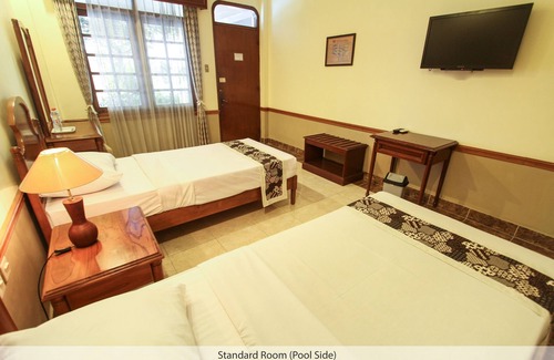 Prawirotaman House | Guest House Asri dengan view kolam renang dan taman