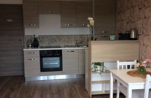Montagne Bed & Breakfast | Guest House 'Au Plus Proche Des Vignes' with Private Terrace and Wi-Fi