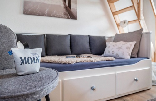 Damlos House | Guest House 'Bezauberndes Lütt Hus' with Private Terrace, Shared Garden and Wi-Fi
