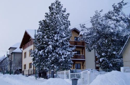 Strba House | Guest House Boba