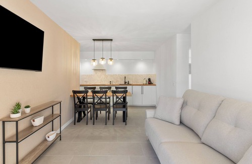 Tolox House | Guest House 'Casita Nube' with Mountain View, Wi-Fi and Air Conditioning