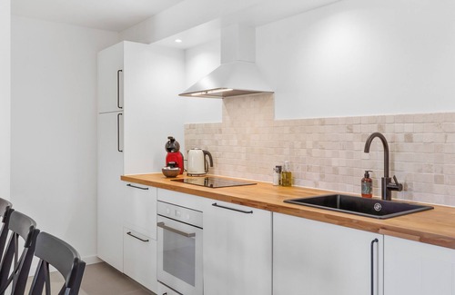 Tolox House | Guest House 'Casita Sombra' with Mountain View, Wi-Fi and Air Conditioning