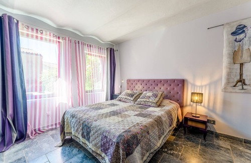 Rasteau House | Guest House 'Chambre Double' with Shared Pool, Private Terrace and Wi-Fi