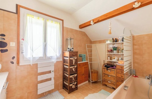 Etercy House | Guest House 'Chambres D'hotes Près Lac Annecy 2' with Shared Pool and Shared Garden