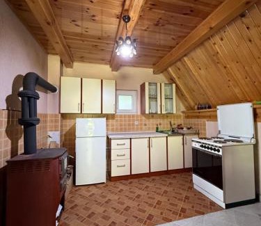 Montenegro House | Guest house Crvenkapa