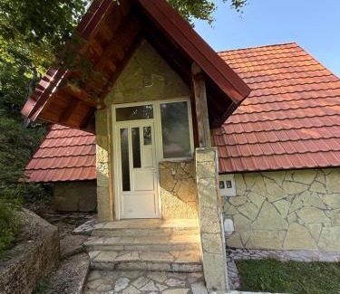 Montenegro House | Guest house Crvenkapa