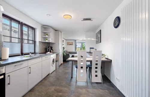 Nehmten House | Guest House 'Deluxe Fewo Zw Plöner See U Ostsee' with Balcony and Wi-Fi