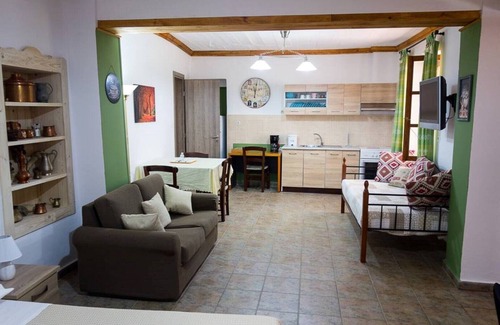 Dhris House | Guest house Dramountana both apartments