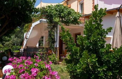 Dhris House | Guest house Dramountana both apartments