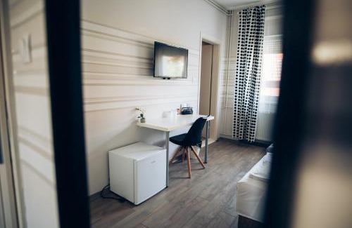 Kanjiza Bed & Breakfast | Guest House Family