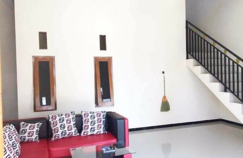 Banjarsari House | Guest House for Family