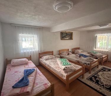 Vusanje House | Guest House GURI